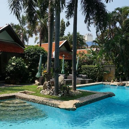 Leprive Resort Pattaya Bagian luar foto